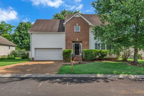 $2,195 | 109 Edgeview Court, Hendersonville, TN 37075
