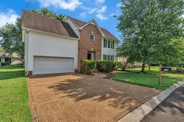 $2,195 | 109 Edgeview Court, Hendersonville, TN 37075