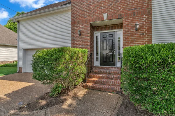 $2,195 | 109 Edgeview Court, Hendersonville, TN 37075