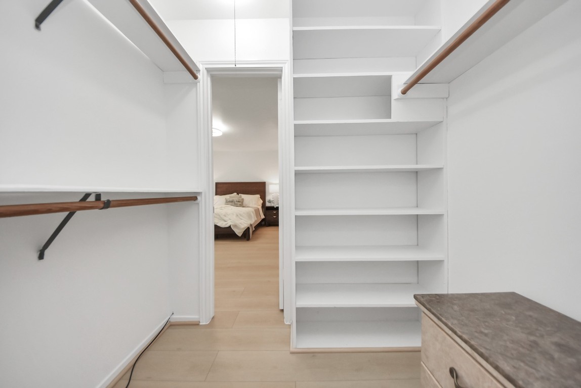 10719 Burgoyne Road Houston, TX 77042 - Photo 23 of 36 Spacious walk-in closet with plenty of storage.