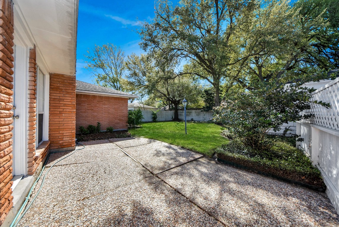 10719 Burgoyne Road Houston, TX 77042 - Photo 28 of 36