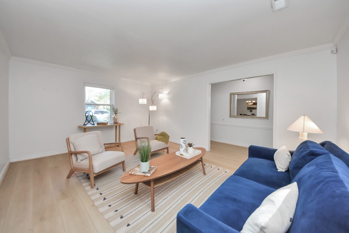 10719 Burgoyne Road Houston, TX 77042 - Photo 5 of 36 One more angle from the opposite side of the room looking towards the fron entrance.