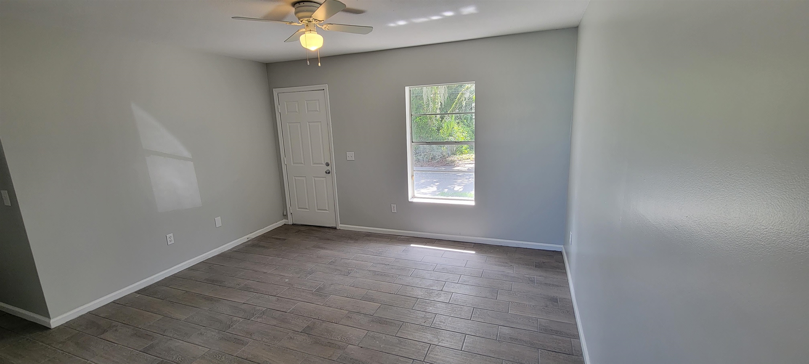 3 Travis Lane St. Augustine, FL 32084 - Photo 7 of 27 an empty room with closet and a window