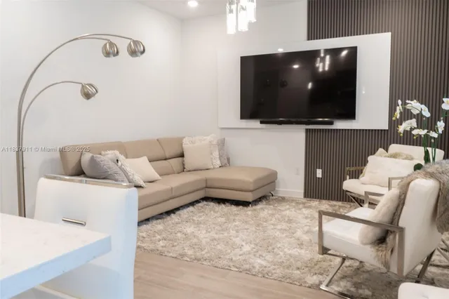 $440,000 | 824 South E 18th Street, Homestead, FL 33034