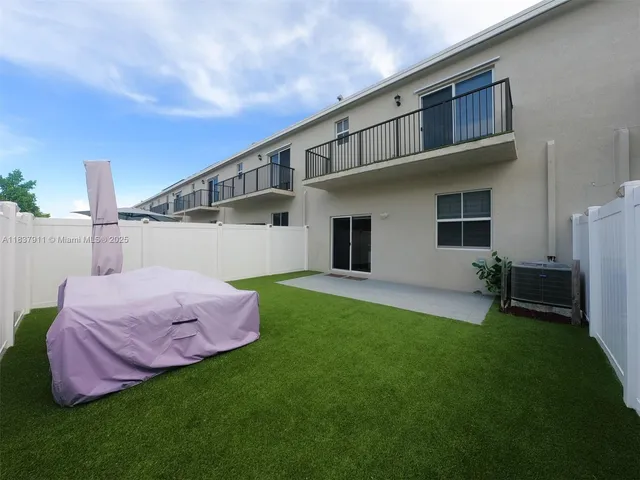 $440,000 | 824 South E 18th Street, Homestead, FL 33034