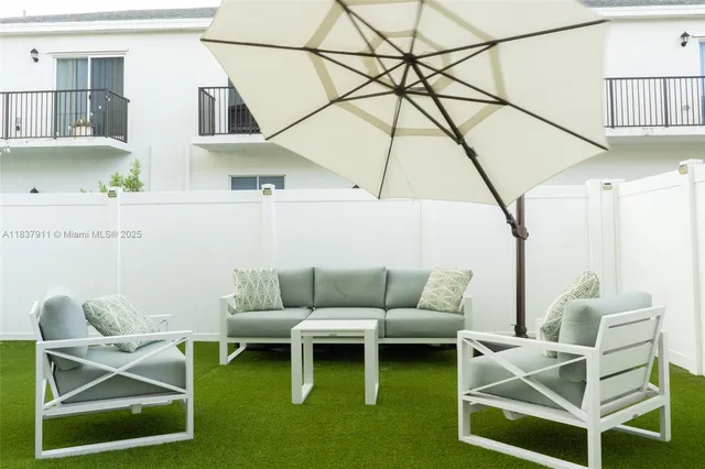 $440,000 | 824 South E 18th Street, Homestead, FL 33034