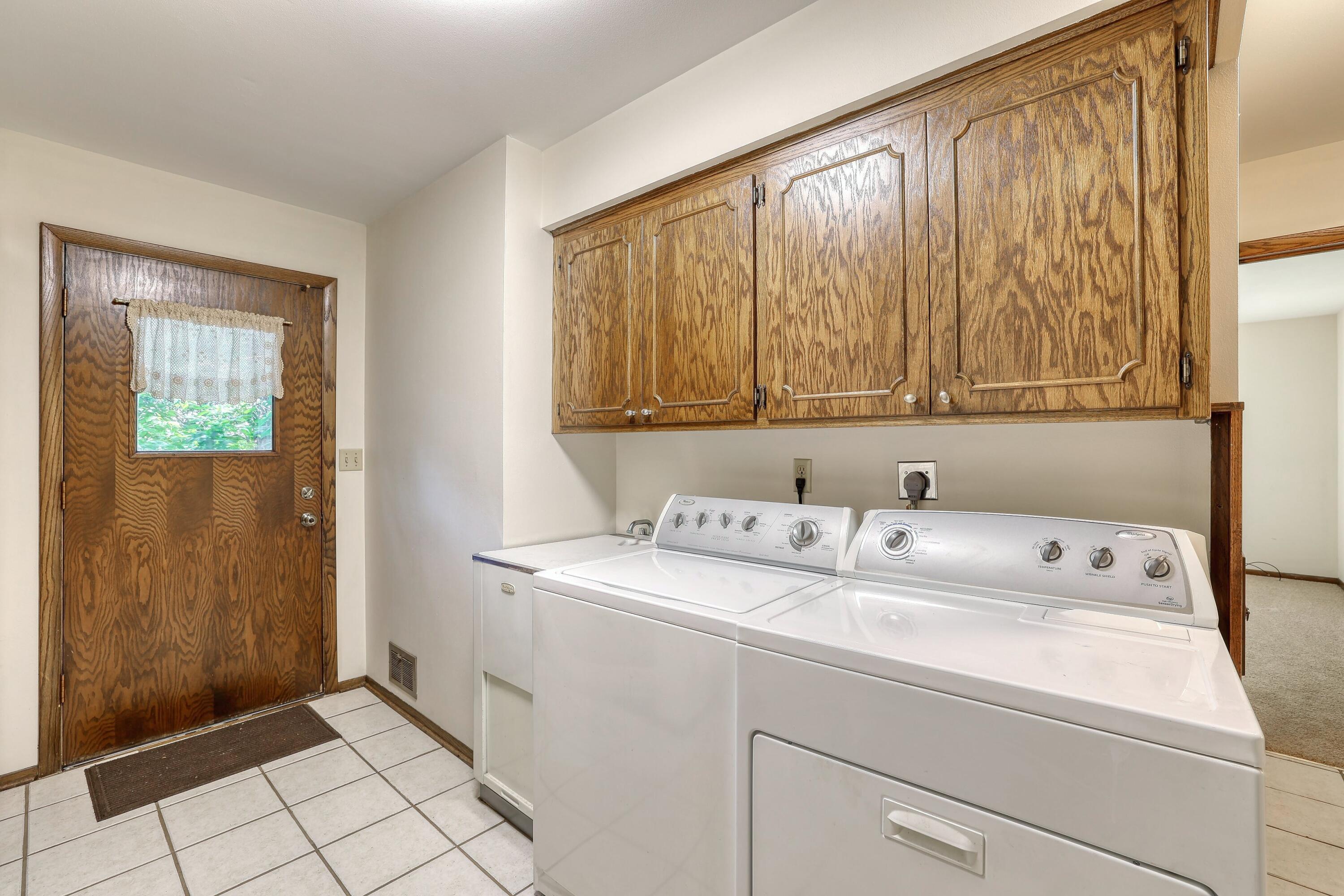 3910 Fresno Road Brookfield, WI 53045 - Photo 19 of 47 Laundry
