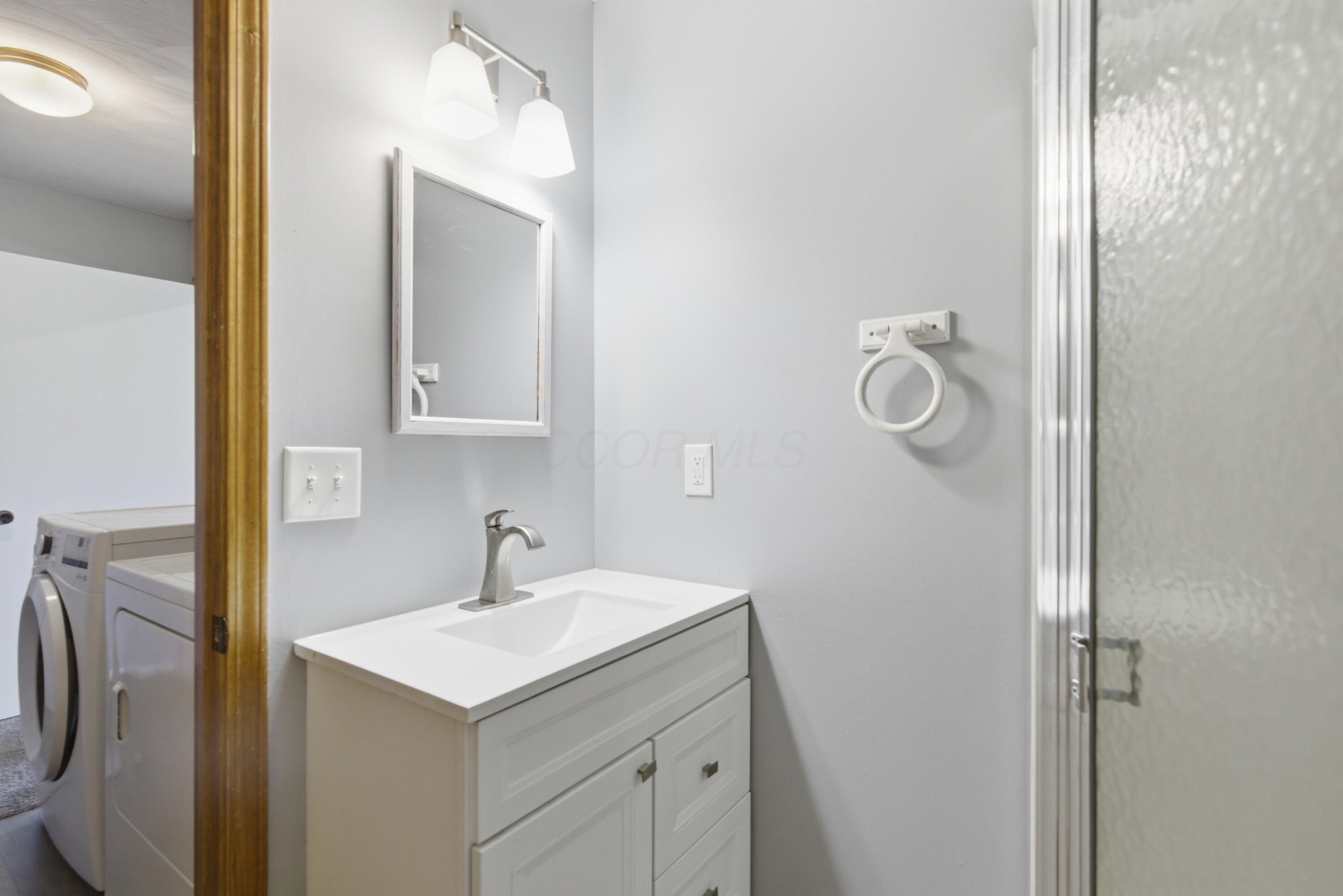 3765 Piatt Road Delaware, OH 43015 - Photo 16 of 31 1st floor bath
