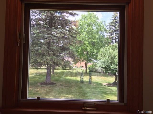 722 Huntington Road Grand Blanc, MI 48439 - Photo 12 of 24 IMG_1498.JPG