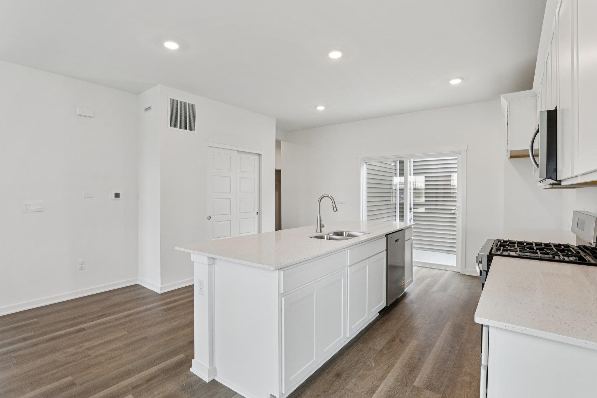 425 Trysil Alley South Stoughton, WI 53589 - Photo 14 of 38