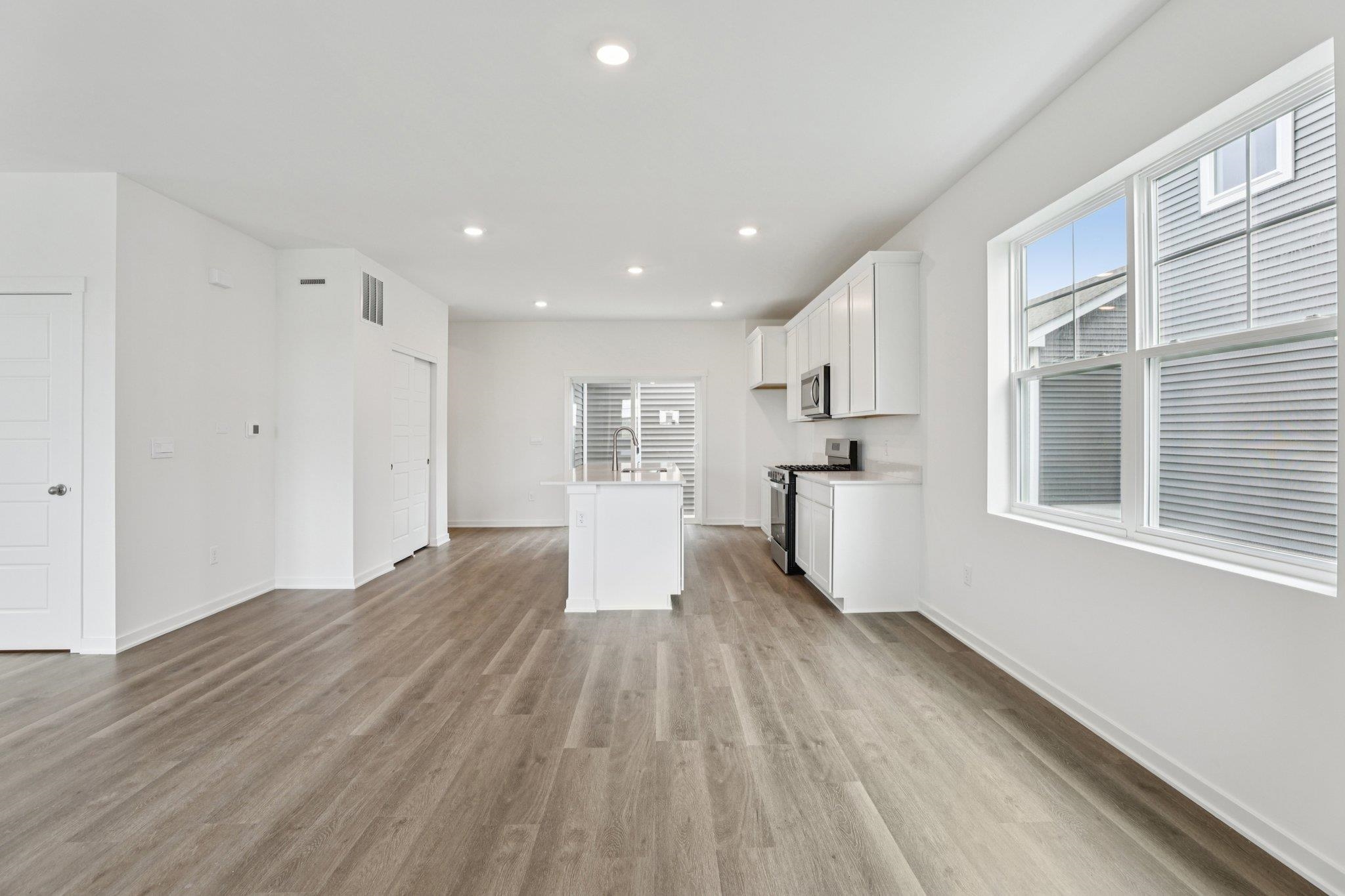 425 Trysil Alley South Stoughton, WI 53589 - Photo 4 of 38