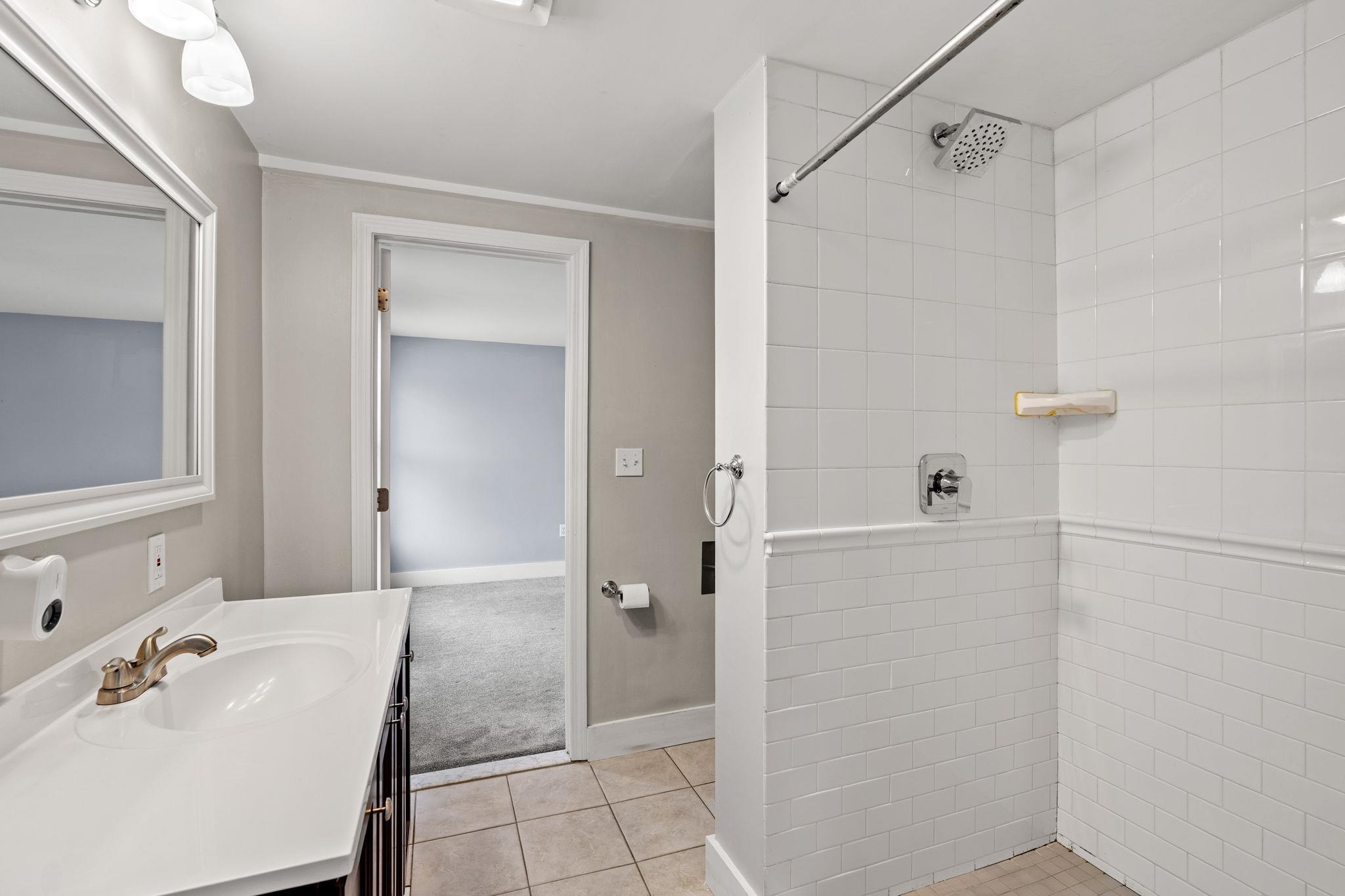 214 Maplehurst Avenue Manchester, NH 03104 - Photo 34 of 58