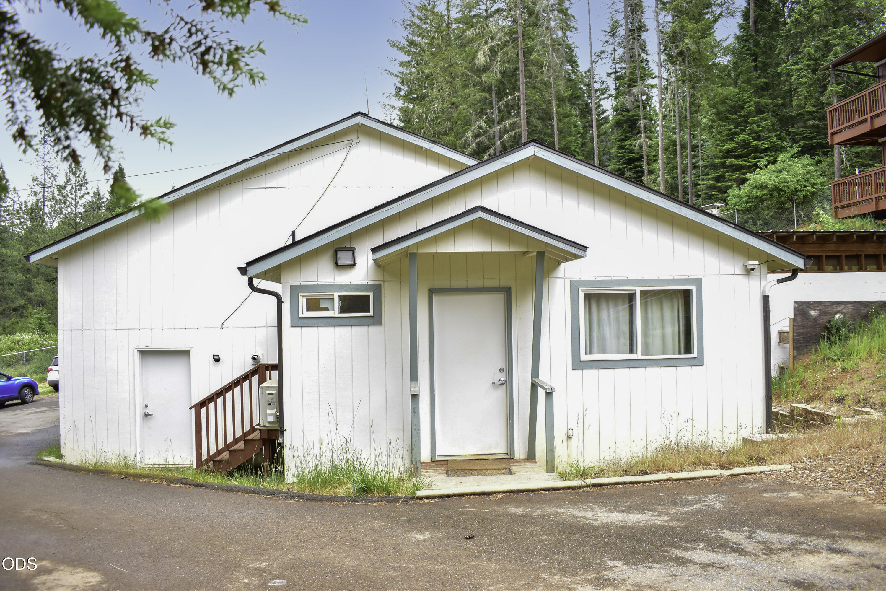 321 North Frontage Road Wolf Creek, OR 97497 - Photo 5 of 54