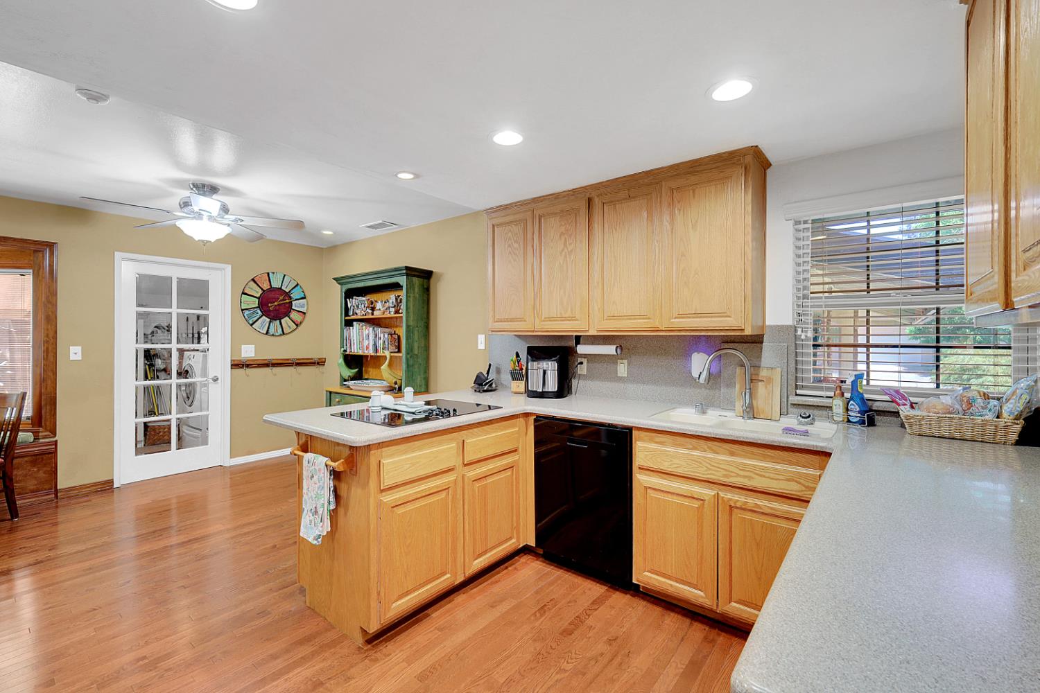 1213 Gary Way Carmichael, CA 95608 - Photo 8 of 51