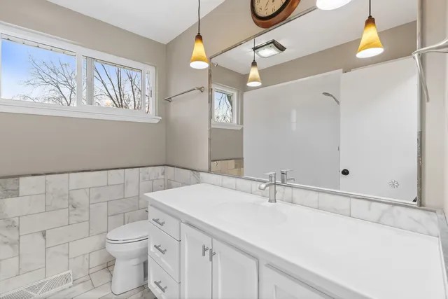 $490,000 | 18-w089 Claremont Drive, Darien, IL 60561