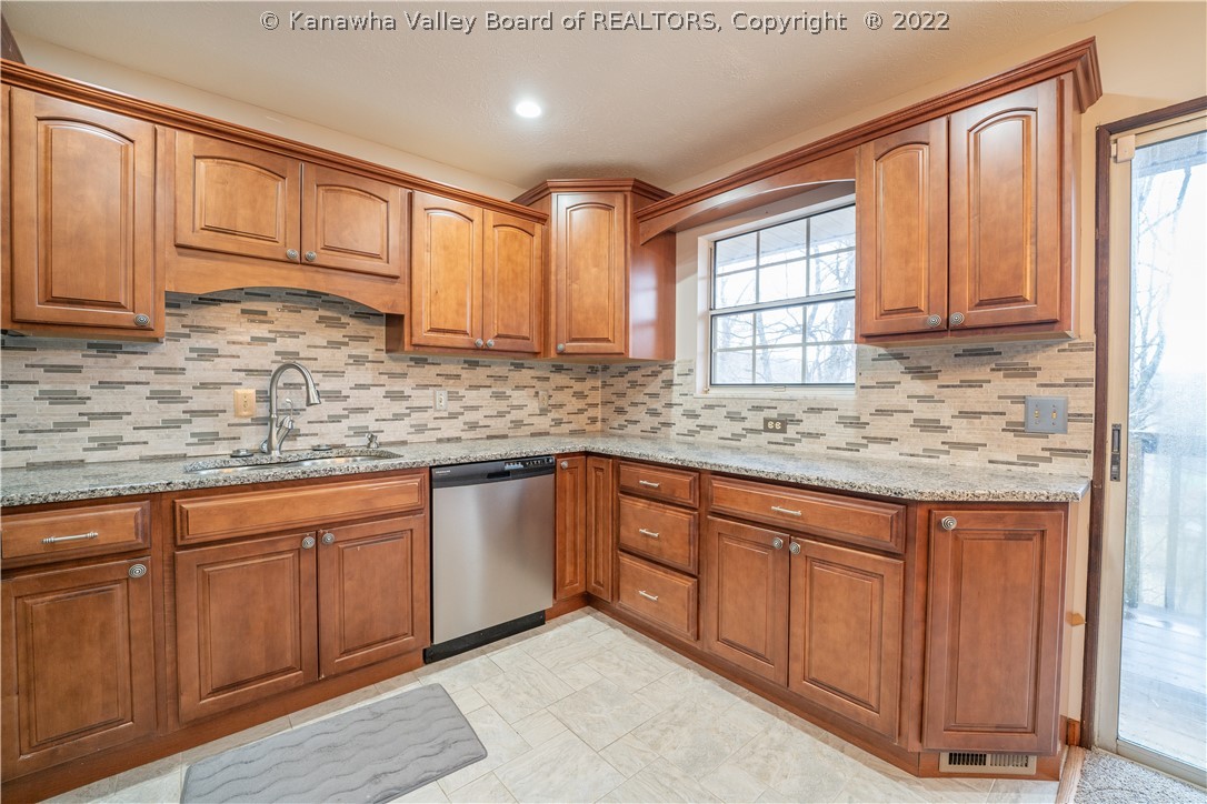 232 Eureka Road Charleston, WV 25314 - Photo 8 of 25 Gallery Image 8