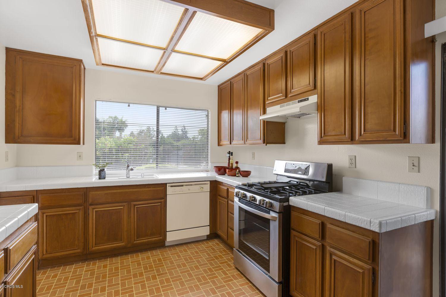 220 Odebolt Drive Thousand Oaks, CA 91360 - Photo 14 of 29 003_220-odebolt-drive-thousand-oaks-ca-u