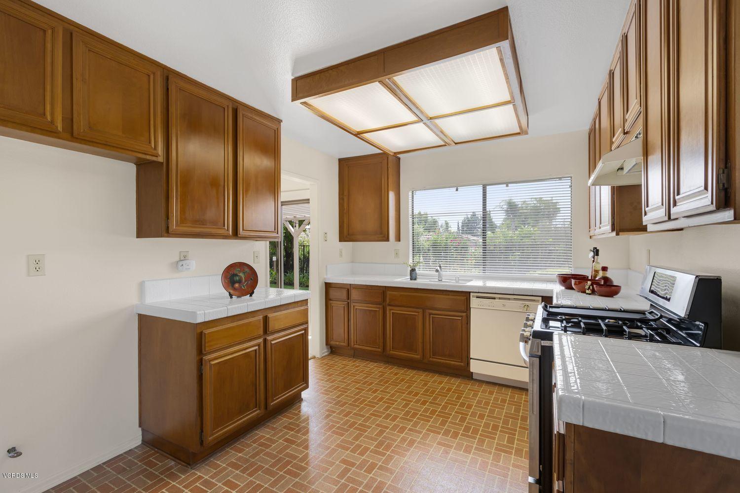 220 Odebolt Drive Thousand Oaks, CA 91360 - Photo 15 of 29 004_220-odebolt-drive-thousand-oaks-ca-u