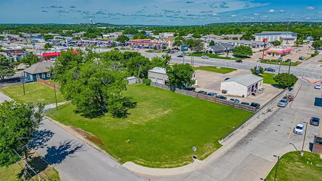 $450,000 | 124 Southwest Anderson Street, Burleson, TX 76028