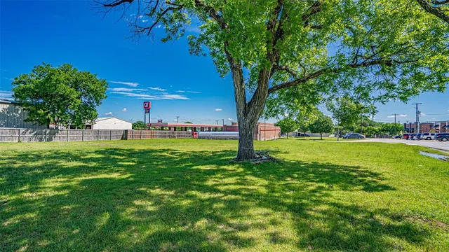$450,000 | 124 Southwest Anderson Street, Burleson, TX 76028