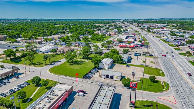 $450,000 | 124 Southwest Anderson Street, Burleson, TX 76028