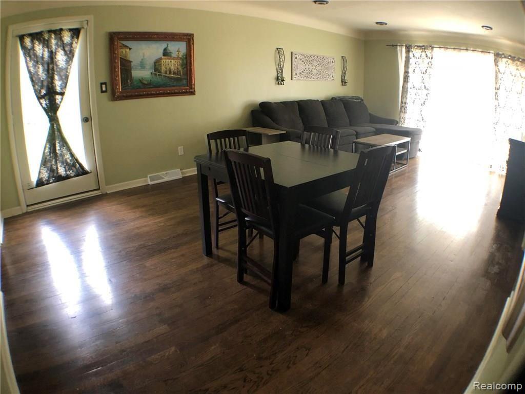 499 Rochdale Drive South Rochester, MI 48309 - Photo 22 of 28 Living Room 03.jpg