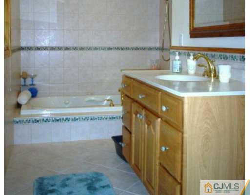 26 Rutgers Street Edison, NJ 08817 - Photo 5 of 8 Gallery Image 5