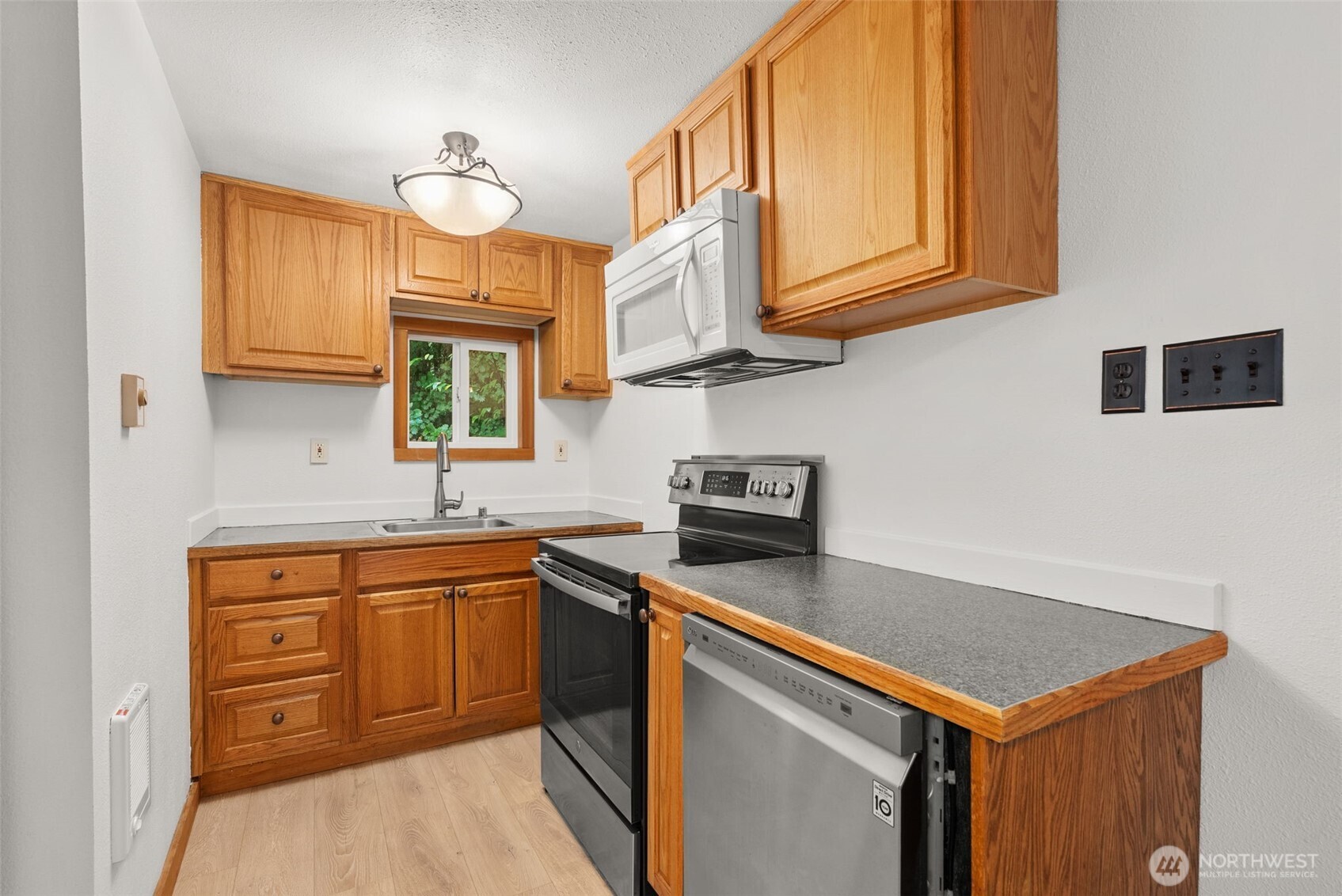 9415 Delphi Road Southwest Olympia, WA 98512 - Photo 9 of 36 Gallery Image 9