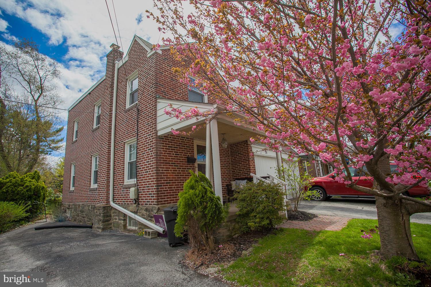 511 North Manoa Road Havertown, PA 19083 - Photo 3 of 31