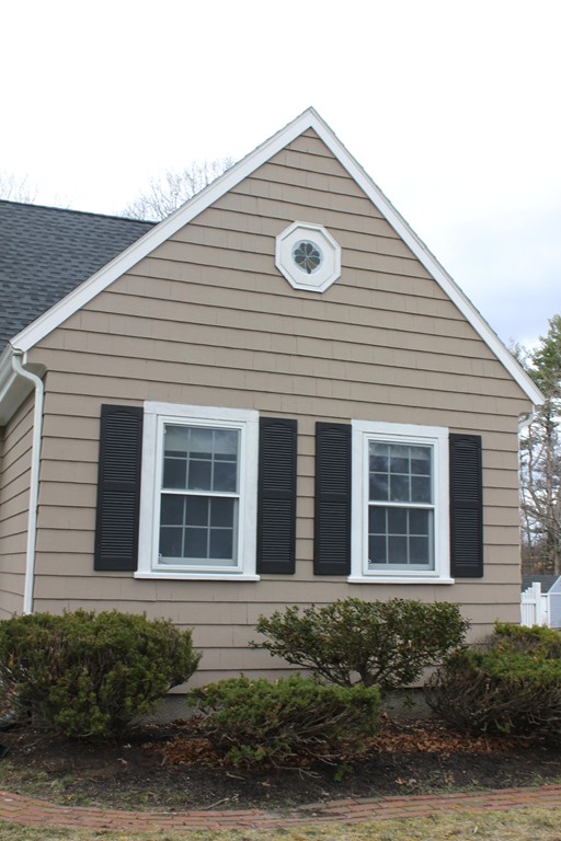 14 Pilgrim Way Walpole, MA 02032 - Photo 2 of 10 Gallery Image 2