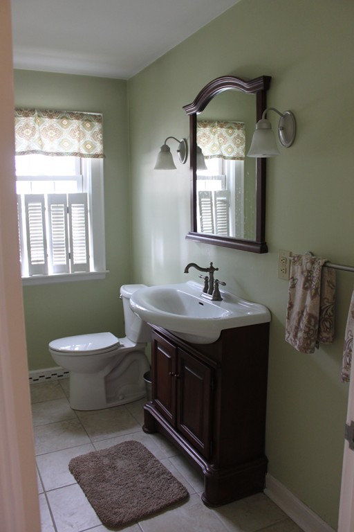 14 Pilgrim Way Walpole, MA 02032 - Photo 6 of 10 Gallery Image 6