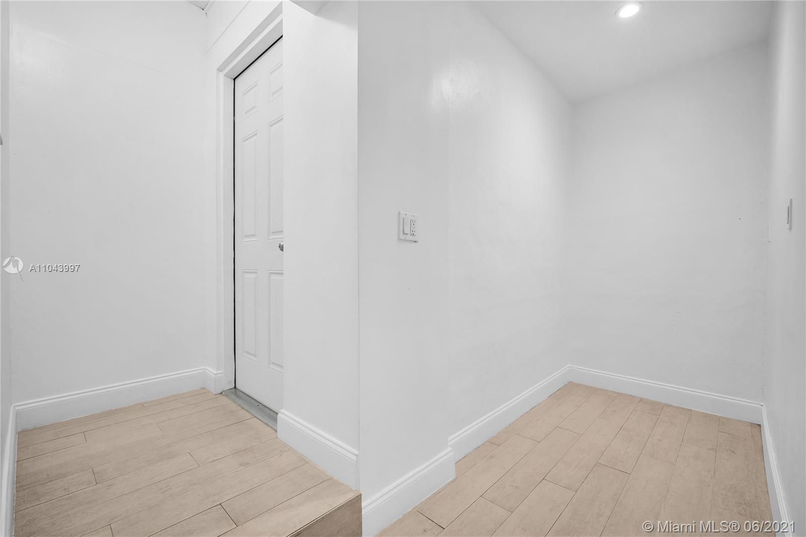 774 Fernwood Road Key Biscayne, FL 33149 - Photo 23 of 36 a view of small space