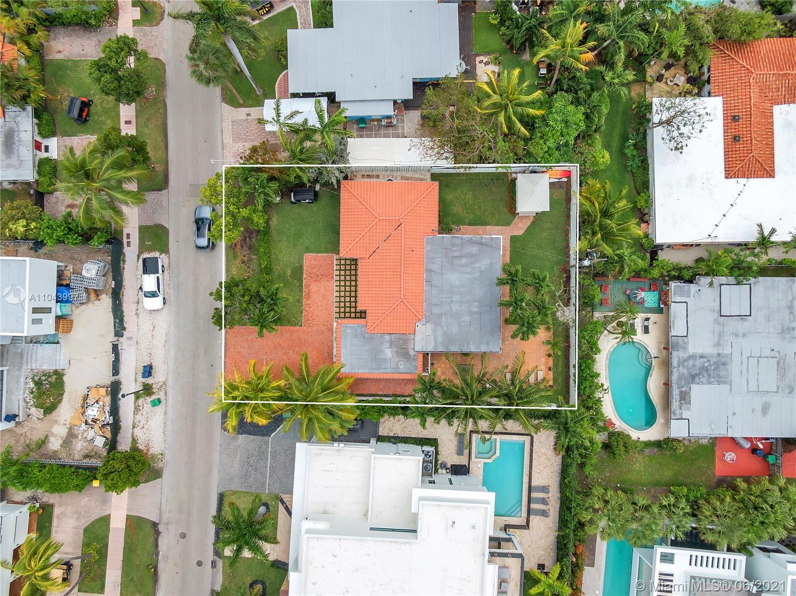 774 Fernwood Road Key Biscayne, FL 33149 - Photo 34 of 36 an aerial view of multiple houses with outdoor space