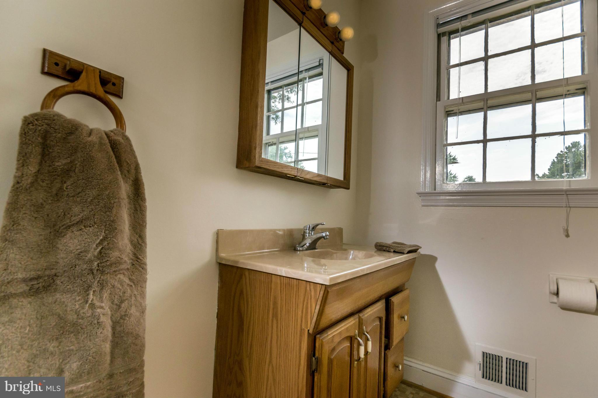 8133 Bainbridge Road Alexandria, VA 22308 - Photo 18 of 30 Bath