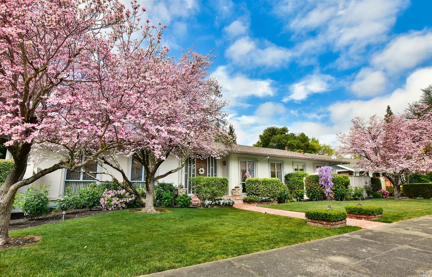 867 Oak Lane Sonoma, CA 95476 - Photo 1 of 1 a front view of a house with garden