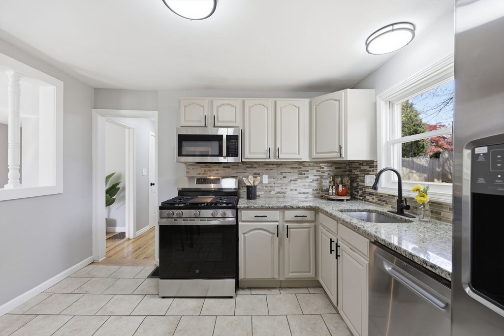 118 Surrey Road Springfield, MA 01118 - Photo 10 of 31