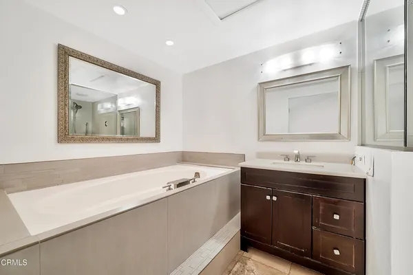 $1,829,999 | 2010 Kingsbridge Way, Oxnard, CA 93035