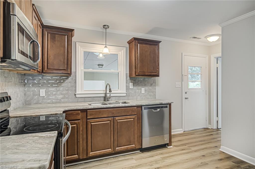 207 Canterbury Road High Point, NC 27262 - Photo 12 of 43 Gallery Image 12