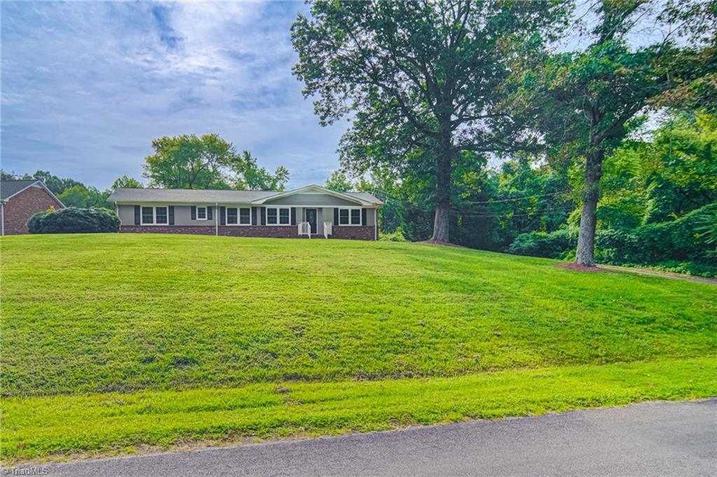 207 Canterbury Road High Point, NC 27262 - Photo 16 of 43 Gallery Image 16