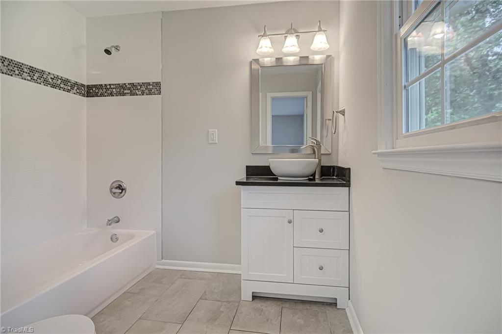 207 Canterbury Road High Point, NC 27262 - Photo 27 of 43 Gallery Image 27