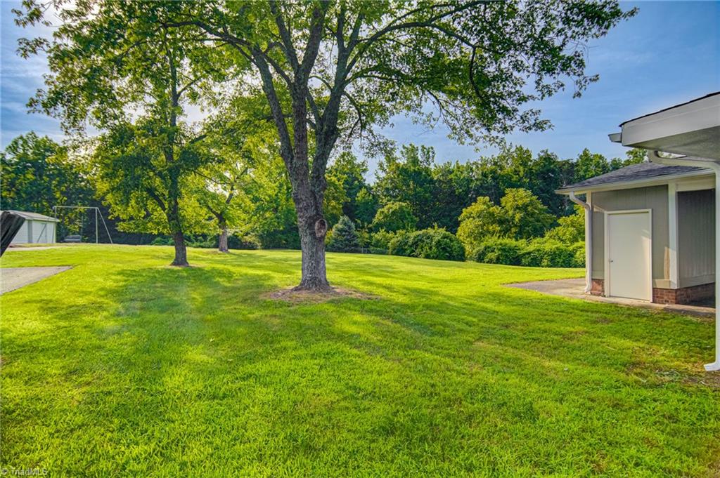 207 Canterbury Road High Point, NC 27262 - Photo 40 of 43 Gallery Image 40