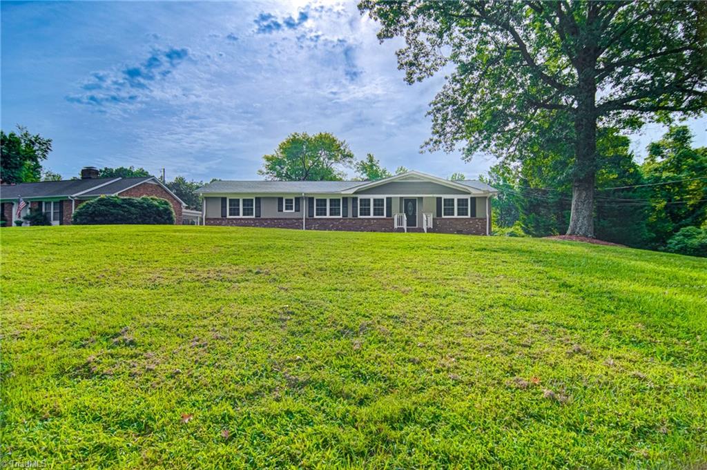207 Canterbury Road High Point, NC 27262 - Photo 5 of 43 Gallery Image 5