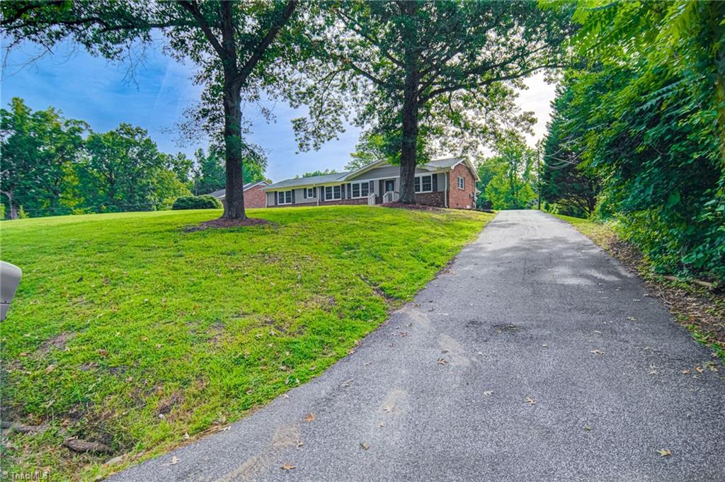 207 Canterbury Road High Point, NC 27262 - Photo 6 of 43 Gallery Image 6