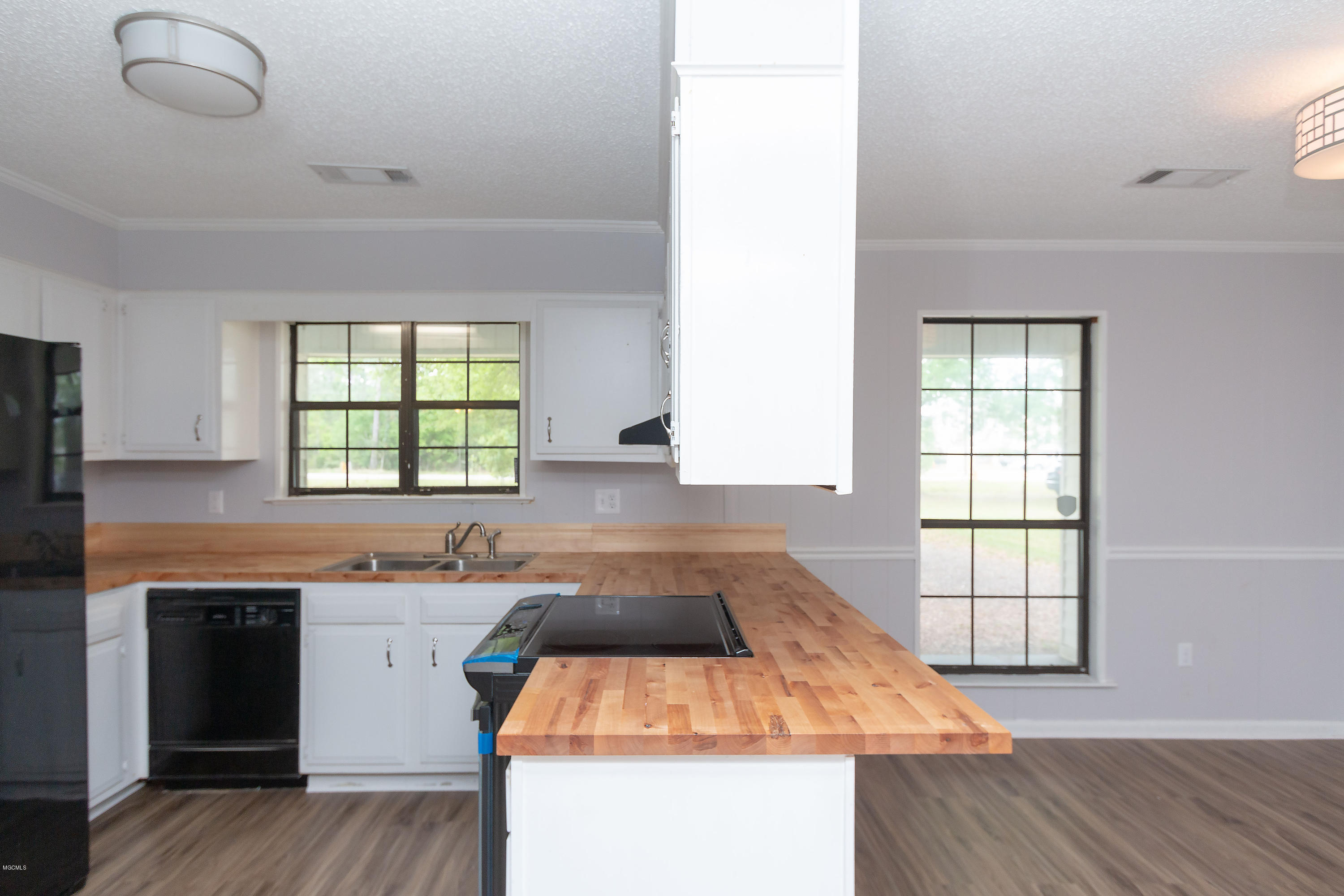 7268 Woolmarket Road Biloxi, MS 39532 - Photo 13 of 28 14 Kitchen1