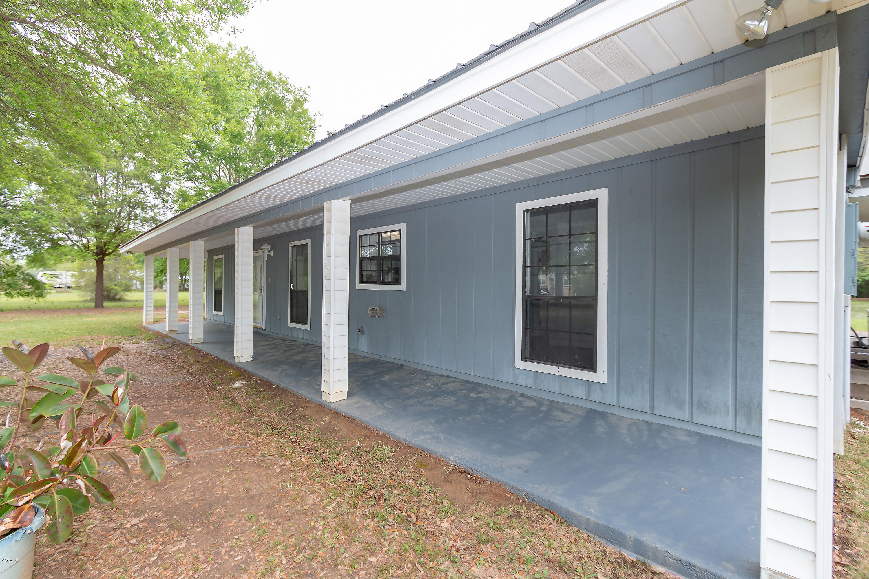 7268 Woolmarket Road Biloxi, MS 39532 - Photo 6 of 28 3 Front Porch
