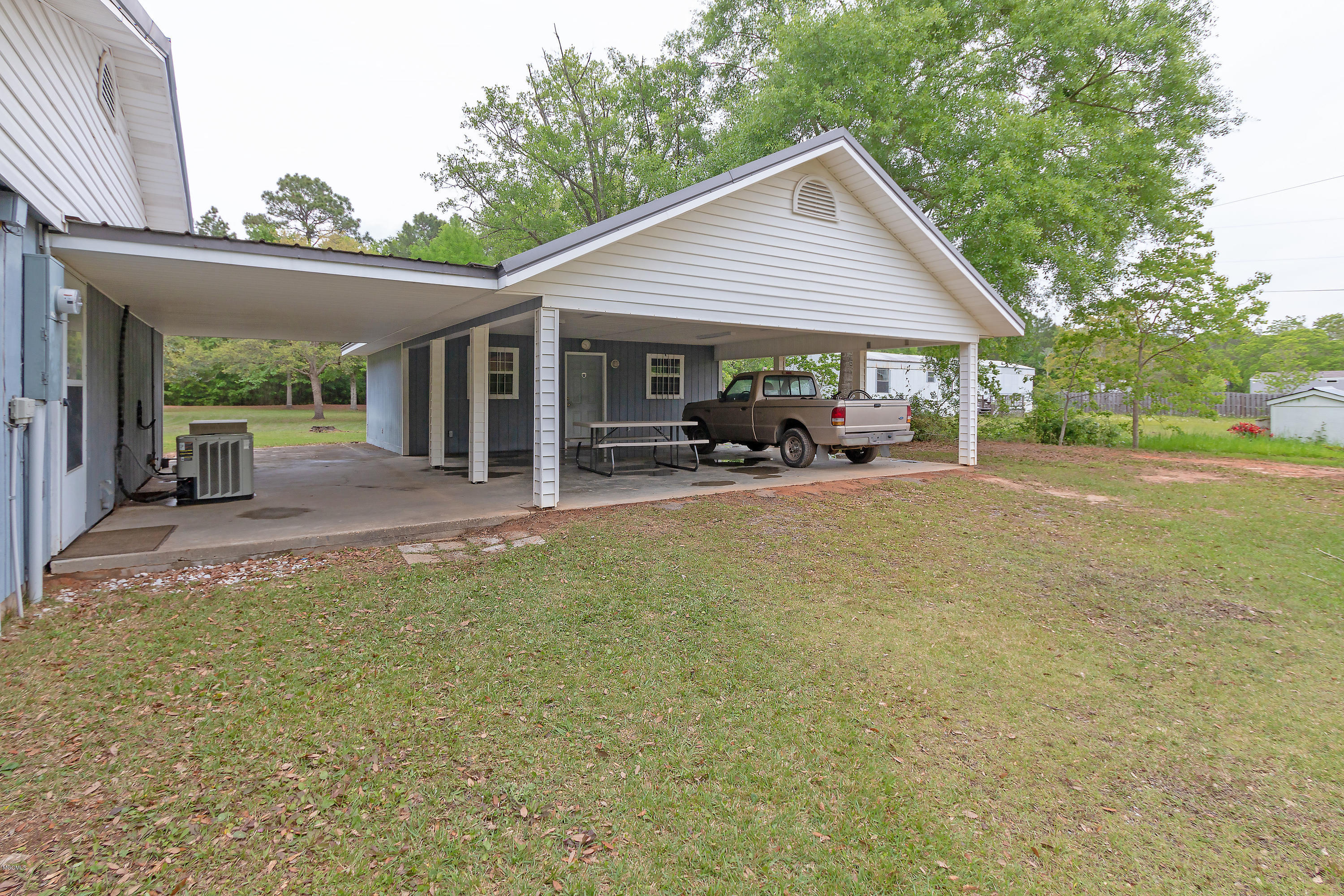 7268 Woolmarket Road Biloxi, MS 39532 - Photo 7 of 28 4 Workshop
