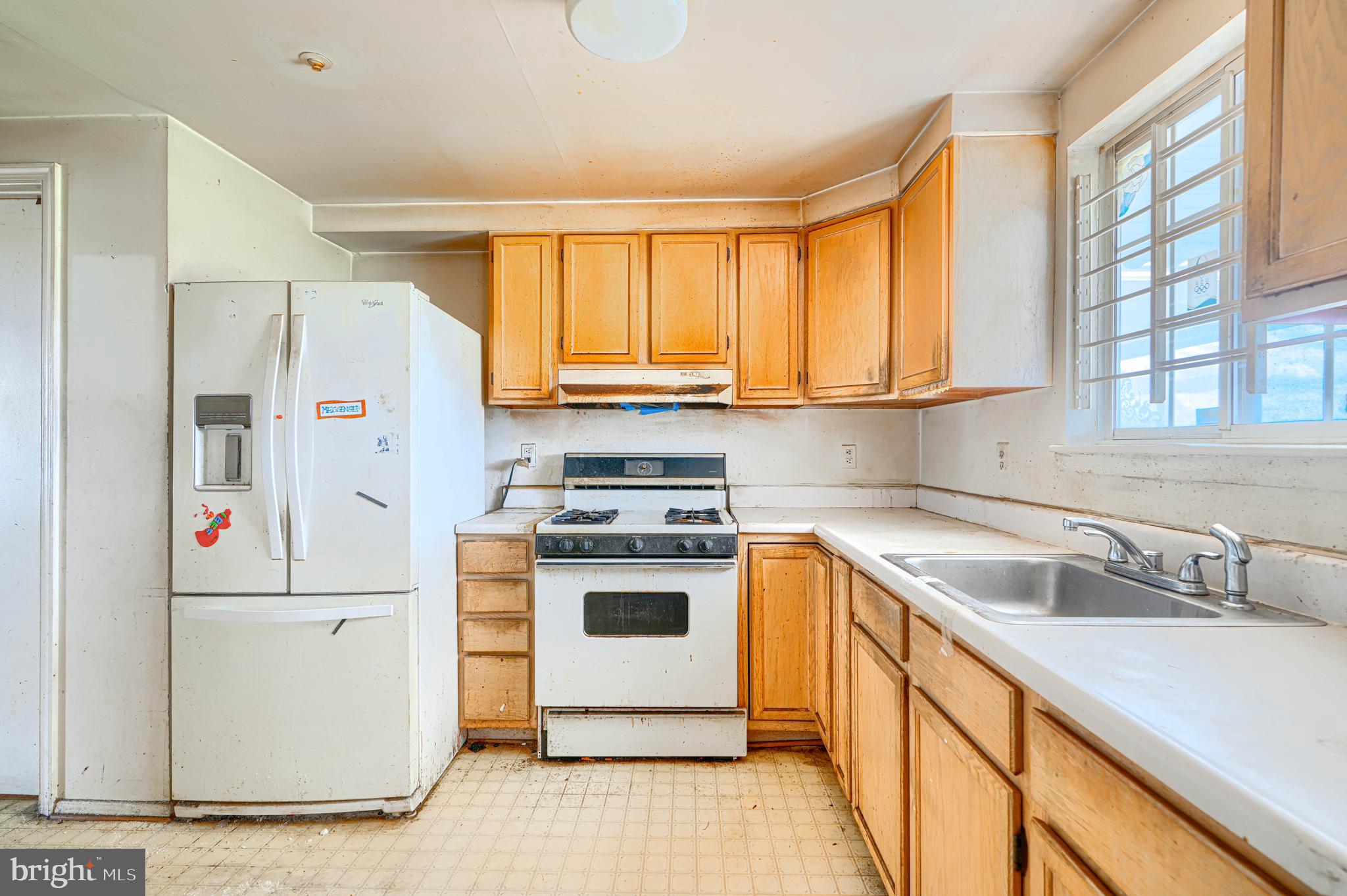 3416 Round Road Baltimore, MD 21225 - Photo 8 of 22 kitchen