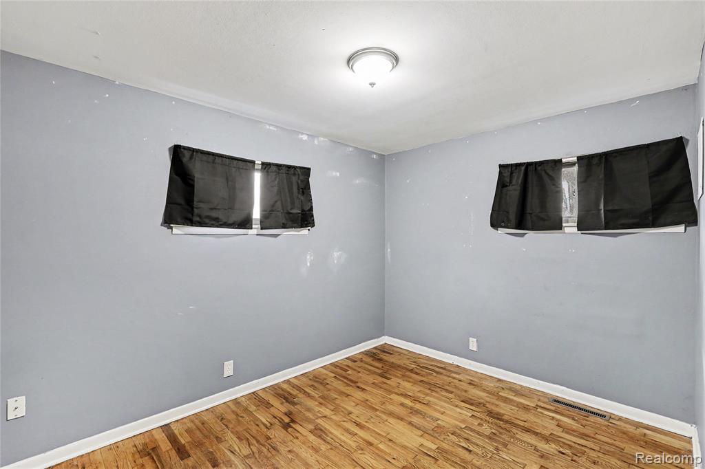 2423 North Long Lake Road Fenton, MI 48430 - Photo 6 of 14 Gallery Image 6