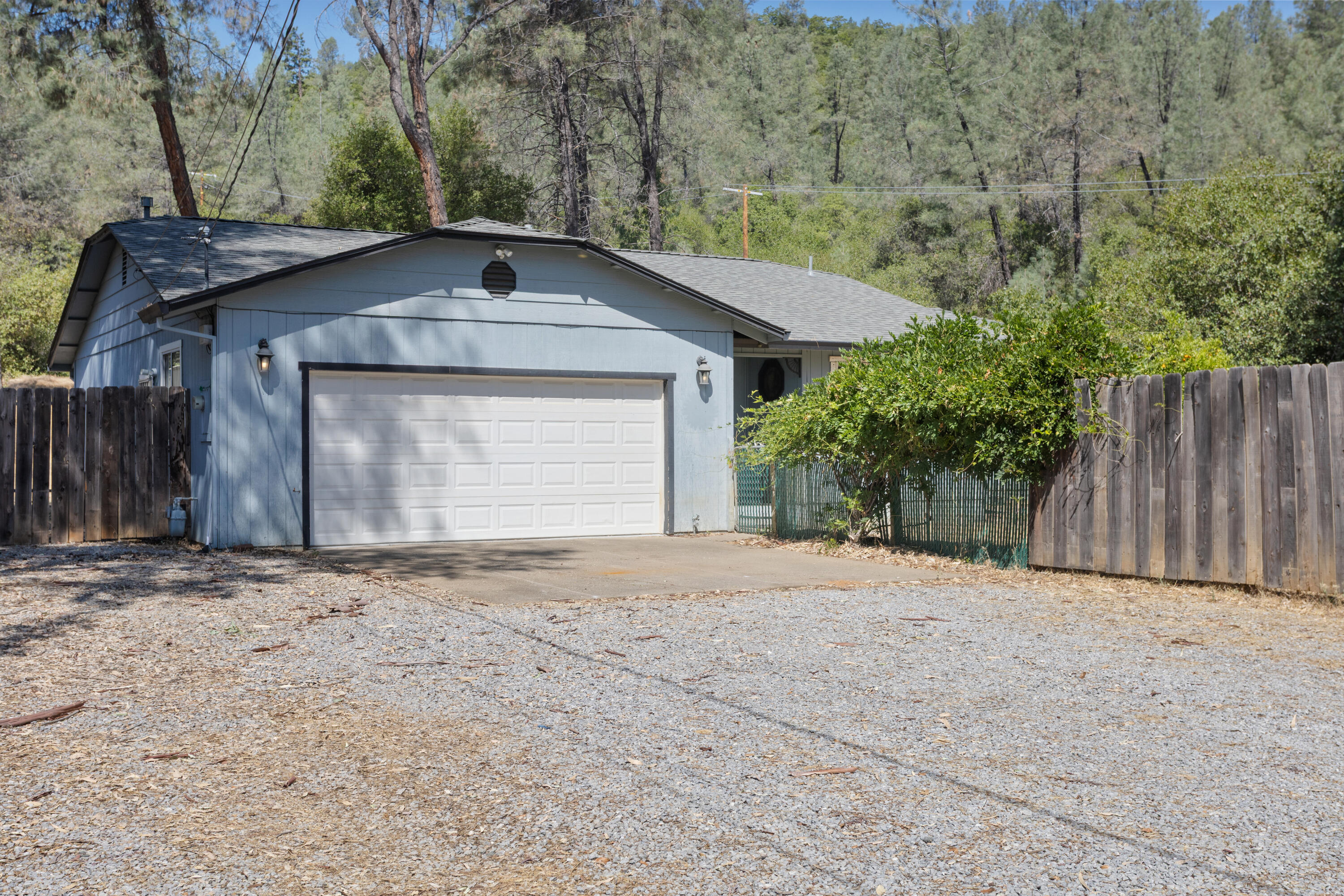 12656 Shalon Drive Redding, CA 96003 - Photo 2 of 21 a backyard of a house