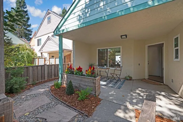 $719,000 | 8148 Bodega Avenue, Sebastopol, CA 95472